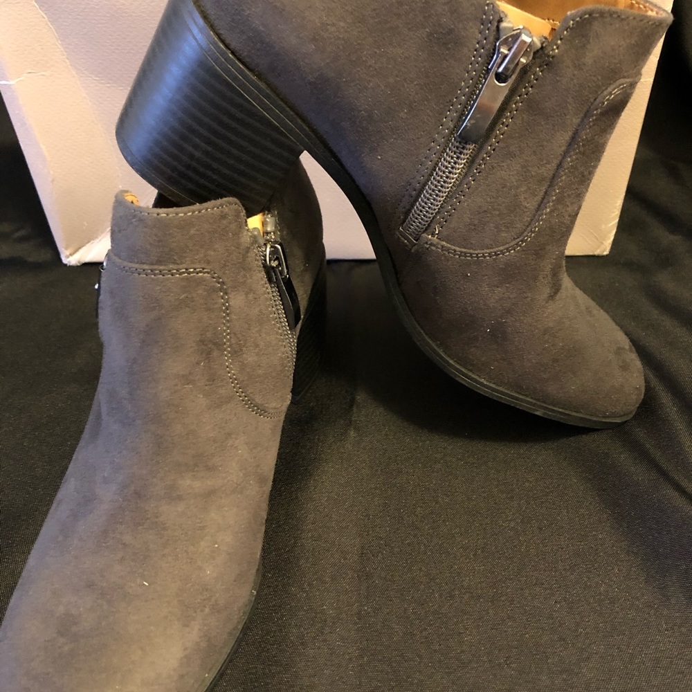 Franco Sarto Gray Block Heeled Ankle Boots Women’s Size 6.5